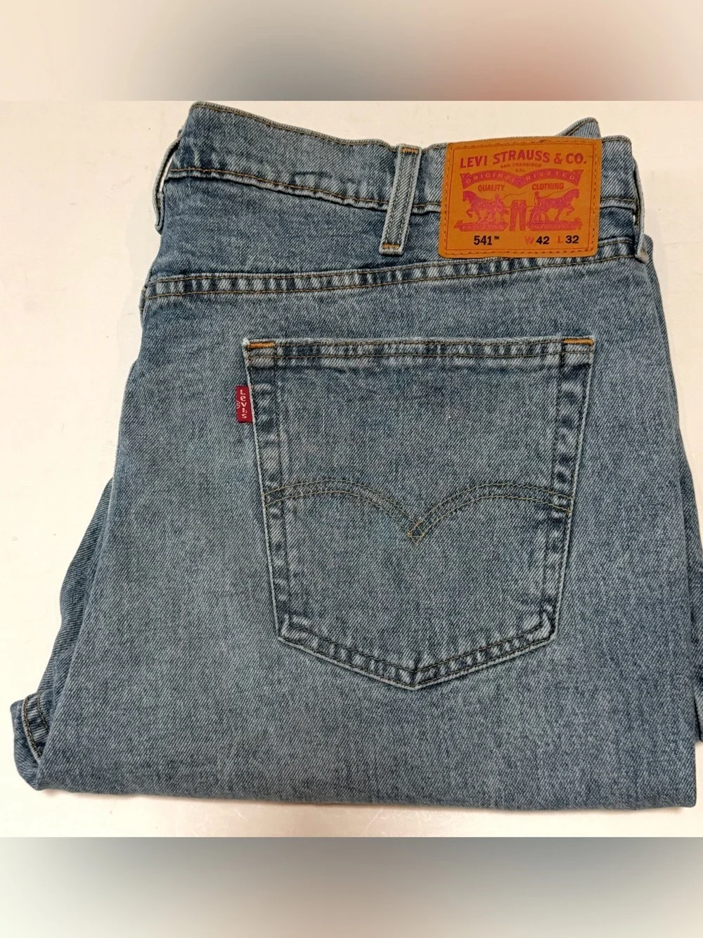Levi’s 541 Athletic Taper Jeans Mens 42x32 Distressed Ripped Stretch Blue Denim